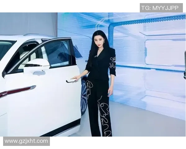 足球明星身着纯白西装的惊艳瞬间揭晓他的时尚品味与魅力